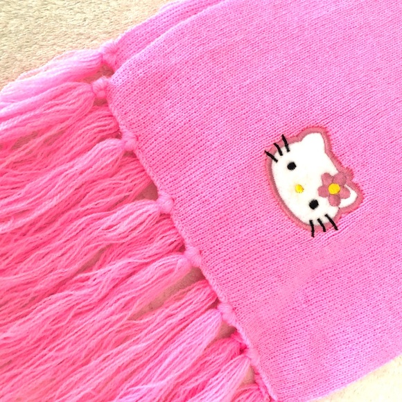 Hello Kitty Scarf - Picture 2 of 3